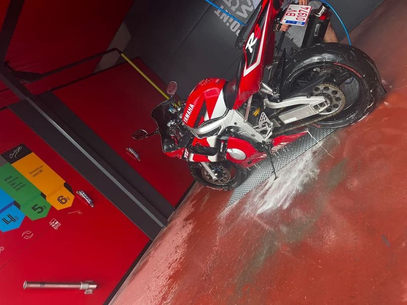 Dezmembrez Yamaha R6 2002