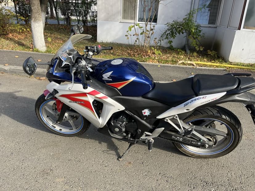 Honda CBR 250RA  2011 (varianta cu ABS)