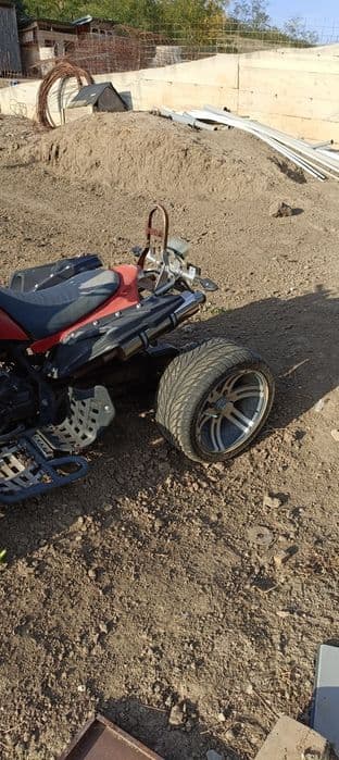 Vînd ATV 250cc prețul este Neg.