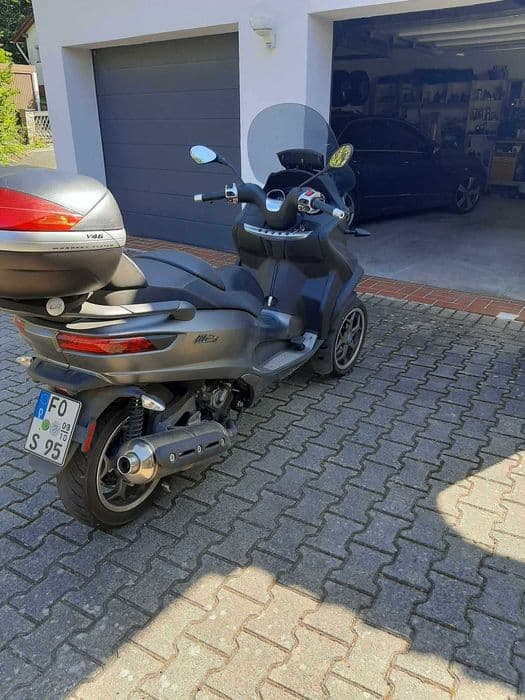 Vind Piaggio mp3 500 .an fab. 2018..km.8000.cauciucuri ,fața spate noi