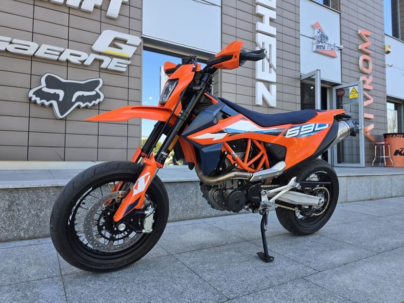 KTM 690 SMC-R 2023 Supermoto