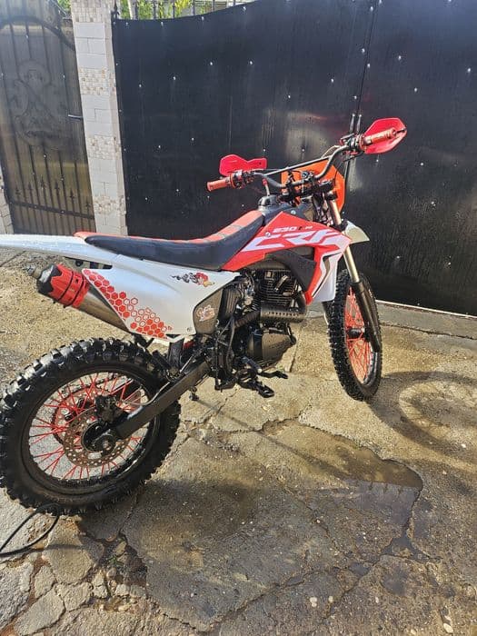 Vând cross honda crf 230f