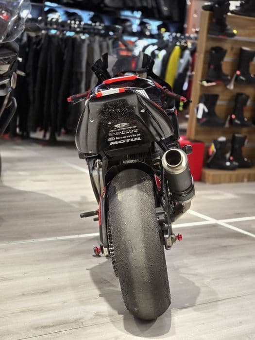 Motocicleta Yamaha R6 2003 pista / circuit, “la cheie”
