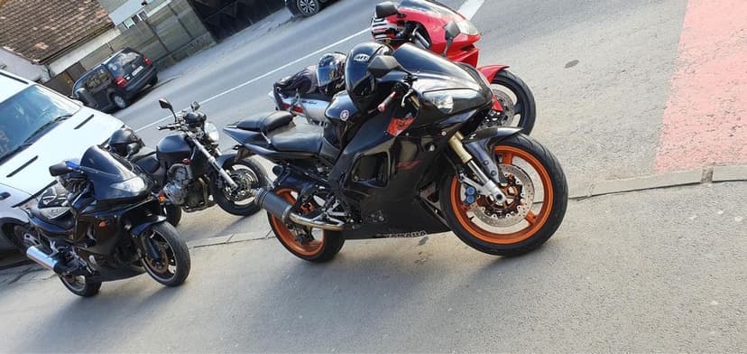 Vand motocicleta Yamaha R1