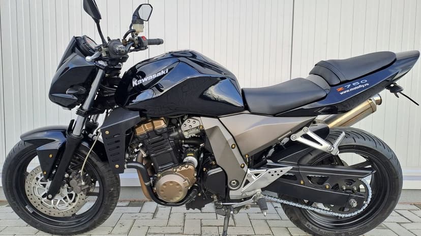 MotoFly Ploiesti vinde Kawasaki Z750 an 2004