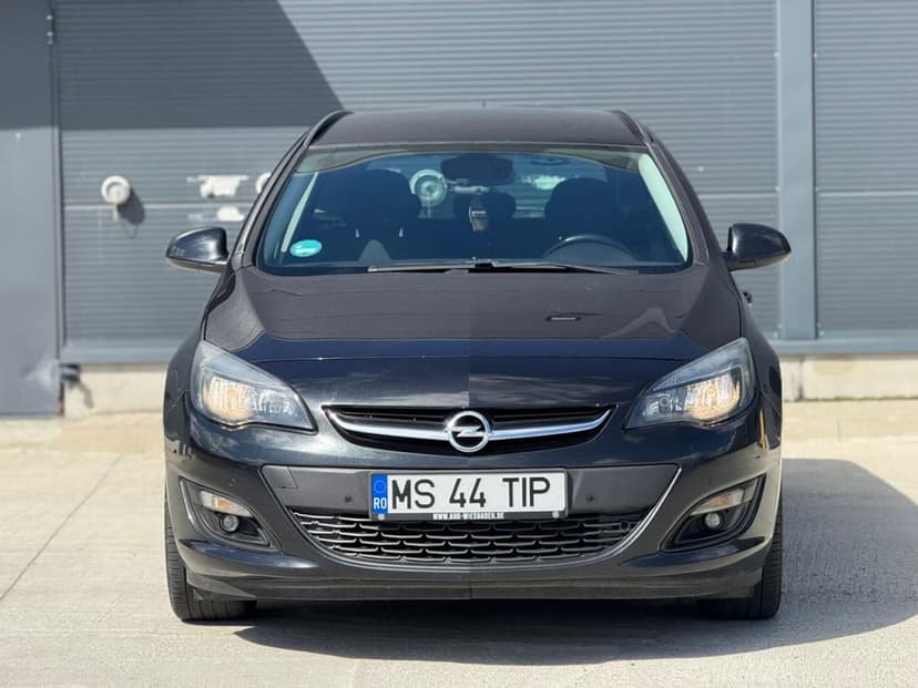 De vanzare Opel Astra J 2016/Schimb cu masina mai inalta sau offroad