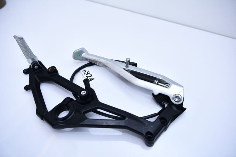 Scarita stanga cu suport  , schimbator de viteze si cric lateral