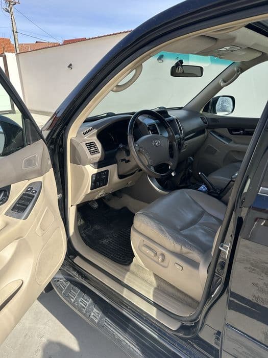 Toyota Land Cruiser 120