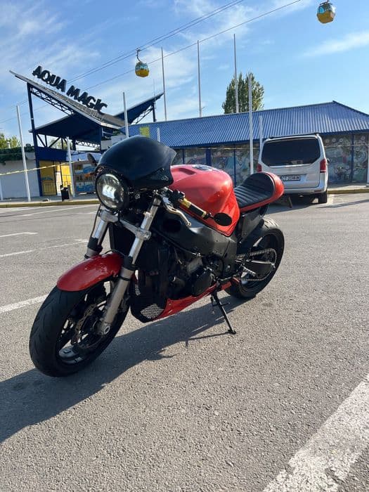 Suzuki GSXR 600 cafe racer