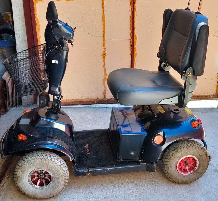 Scuter electric pentru persoane cu handicap