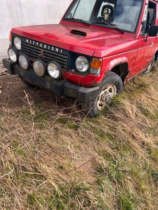 Mitsubishi Pajero 2.5 TDI 95CP – 4x4 mic/mare + blocant spate