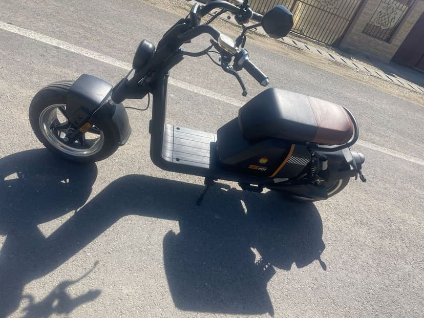 Vand scuter electric sau schimb cu E60