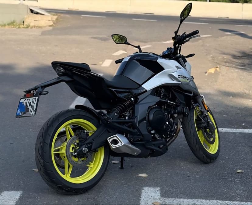 Motocicleta CFMoto 650 NK