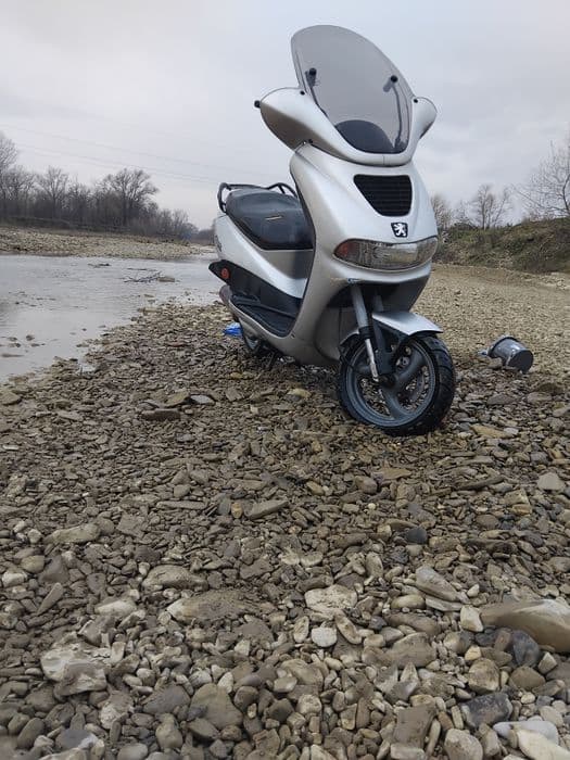 Vând scuter Peugeot
