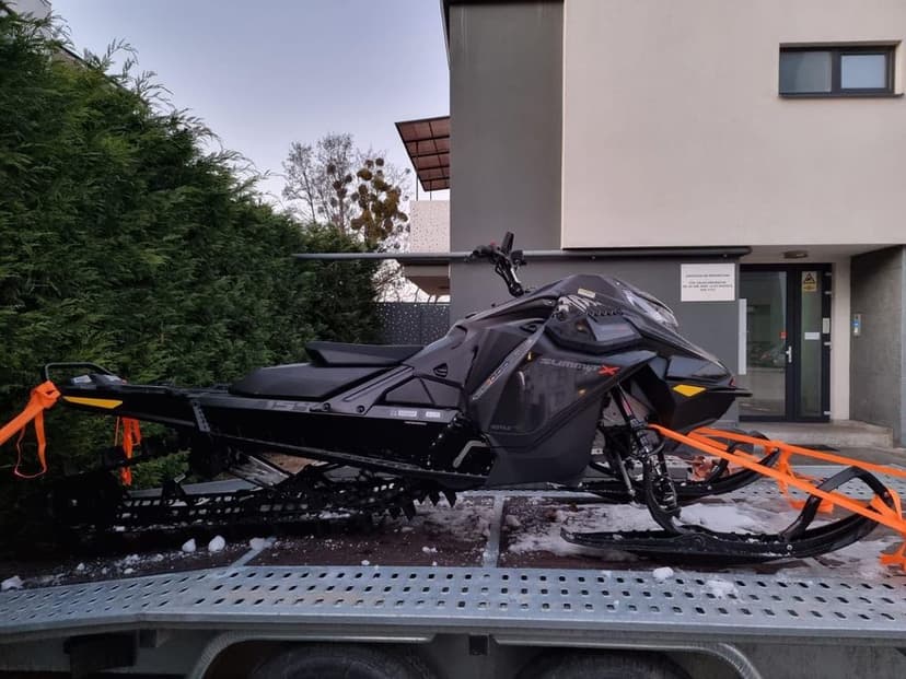 Snowmobile Ski-Doo Summit X 850 E-TEC (2022) impecabil 15.000 € bucata