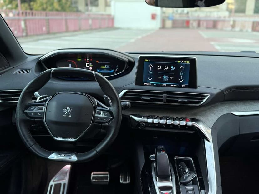 Peugeot 3008. 4X4. 300 Cp. Plug-In Hybrid.