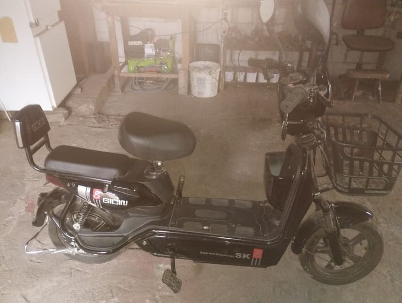 Bicicleta electrica că nouă.Mai are garanție 12 luni