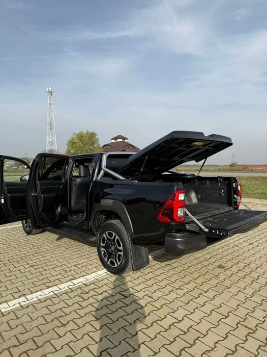 Vand TOYOTA HILUX 2.8 4x4 Invincible – 204 HP