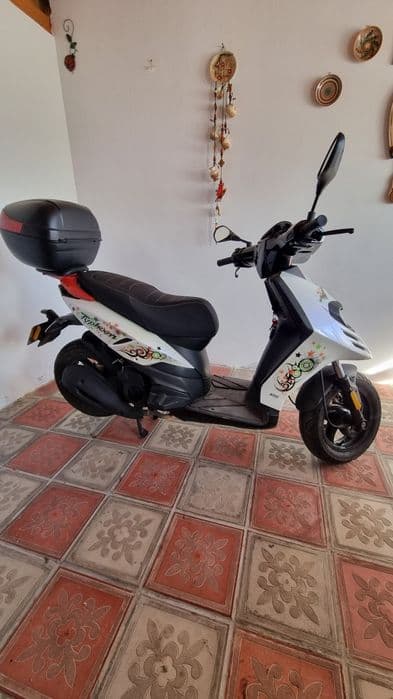 PIAGGIO TYPHOON 125 CC 4T 
- se conduce cu categoria A1 și B
- anul 20