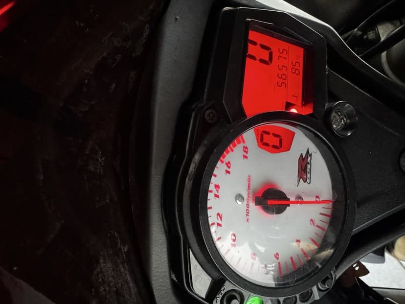 Suzuki GSXR 600 K7(nu r6, zx6r)