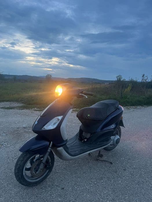 Scuter piaggio fly 125