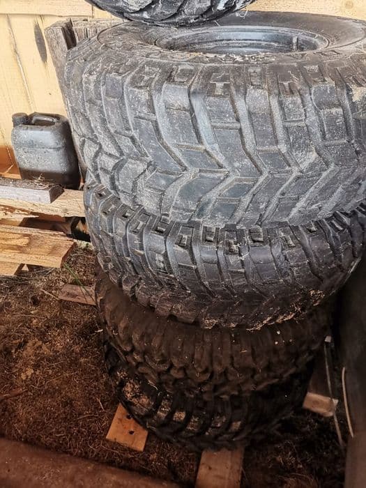 Pneuri plus jante din oțel umăr negativ +12cm jeep cherokee