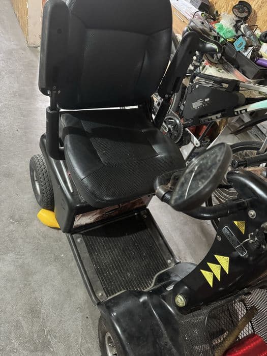 Scuter electric pentru persoane cu dizabilitati