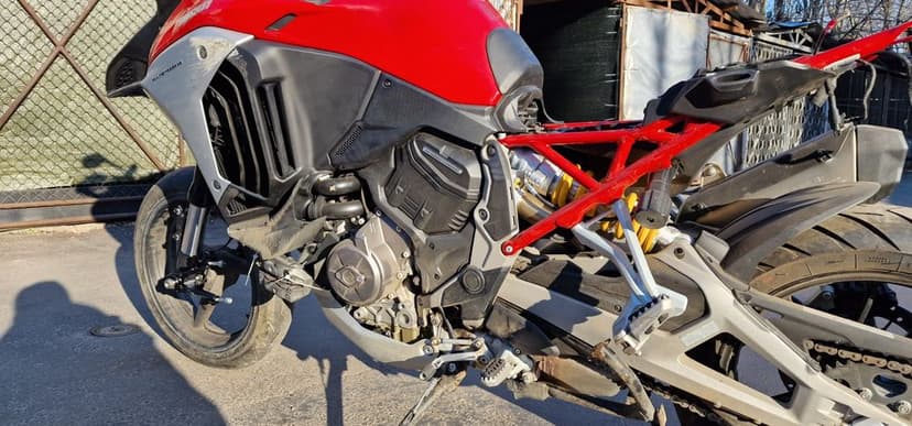 Ducati Multistrada V4 din 2021 6500km -moto accidentata
