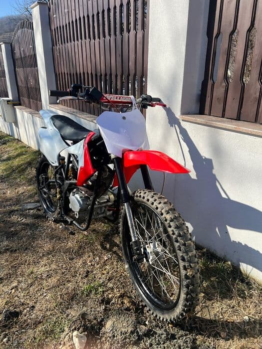 Vând cross 250 defect