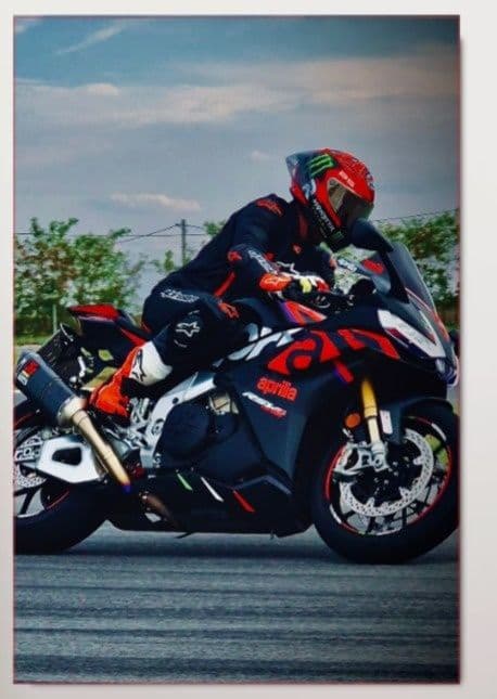 Aprilia rsv4 1100 factory /garantie/brembo/ohlins/akrapovic