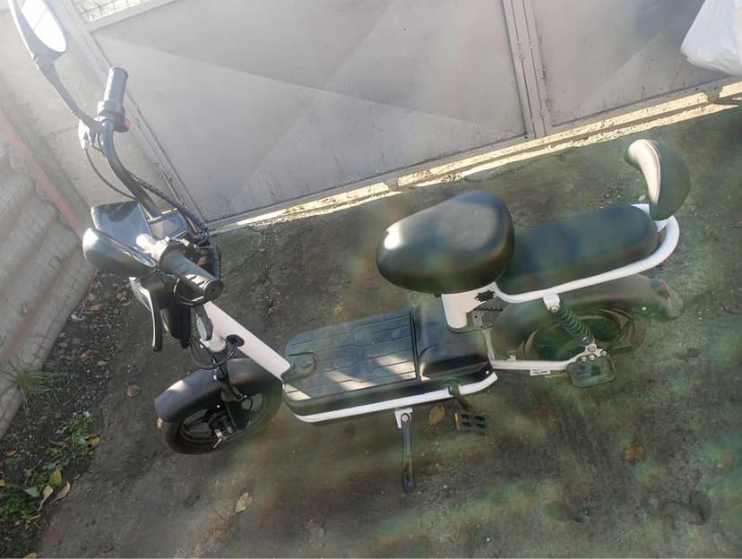 E-Scooter electric 500W 12Ah cu pedale.