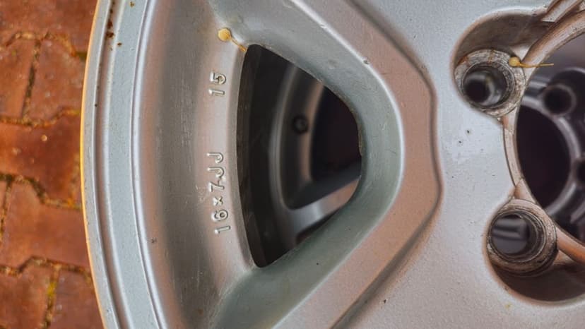 Vând 4 jante originale Toyota + 1 jantă rezervă din aliaj