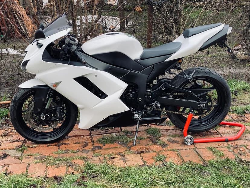 Vând Kawasaki ZX6R