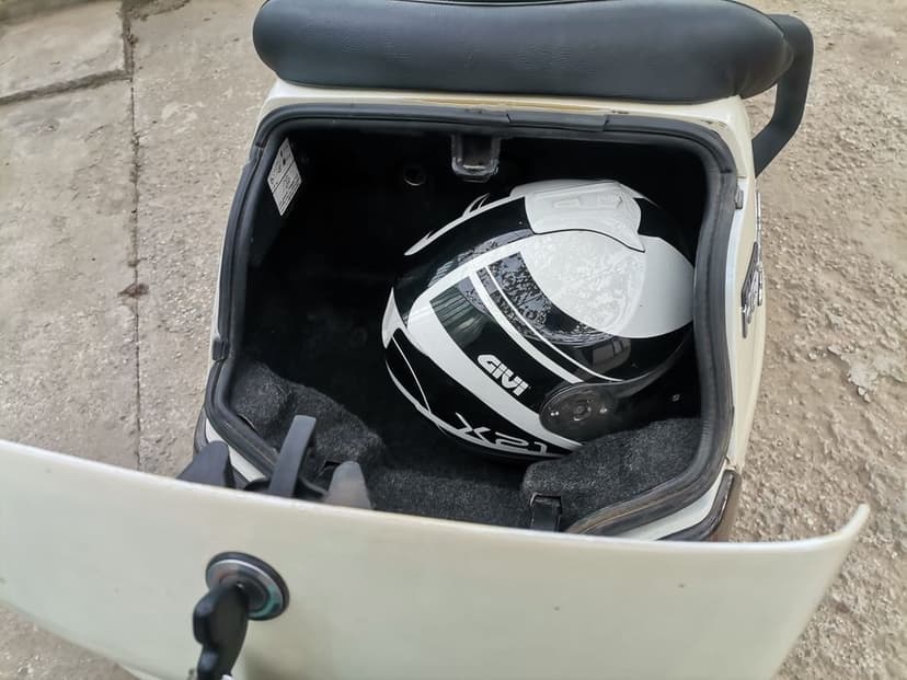 Maxi-scuter Piaggio Hexagon 125cc 4 timpi.