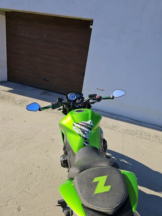 Kawasaki Z750 cu ABS, evacuare STORM, șa custom