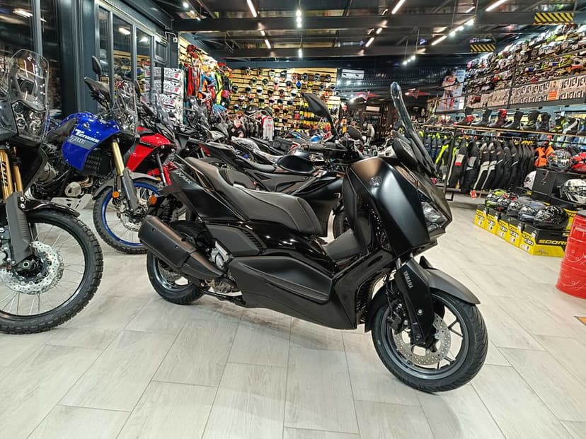 Yamaha XMax 300 TechMax nou PROMO-  prin EST BIKE Campina