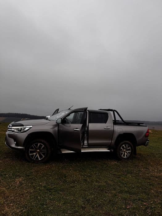 Toyota Hilux Invincible