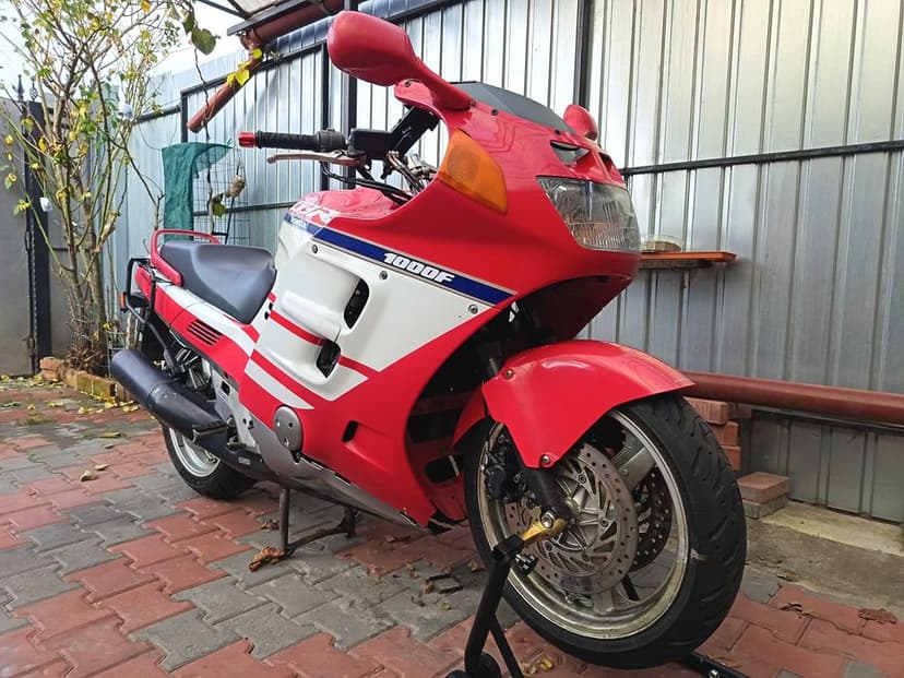 Vand Honda CBR 1000F
