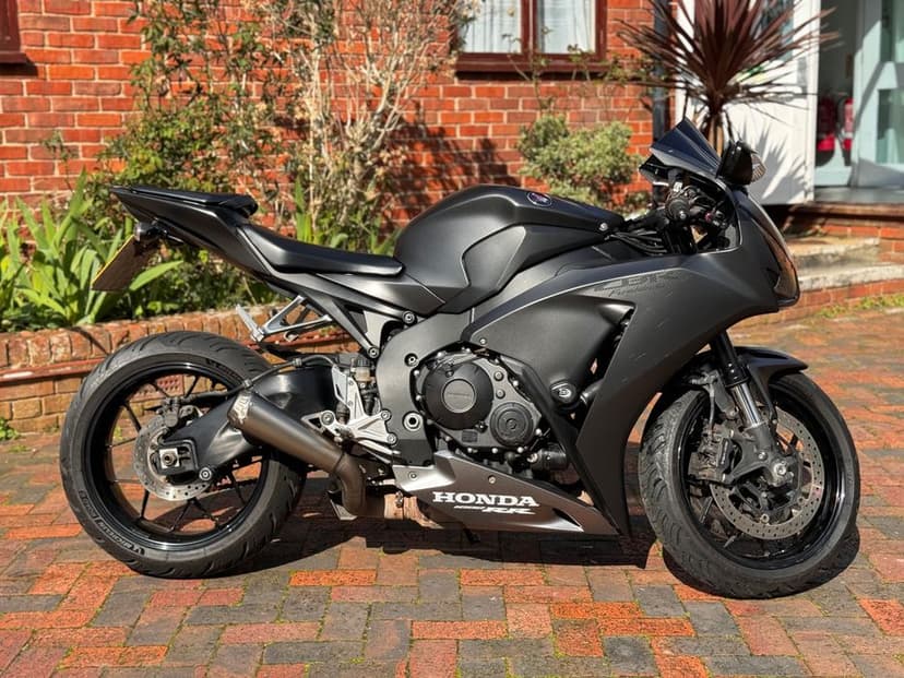 Vand Urgent Honda CBR 1000 RR R Fireblade