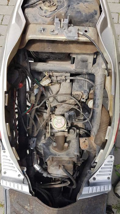 Vând urgent două scutere la pachet 49 cm