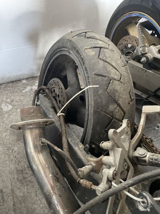 Dezmembreaza Kawasaki ZX 750 J