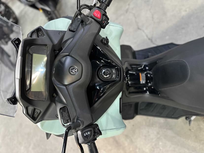 Yamaha Tricity 300 - se conduce cu B Yamaha Constanta by EST BIKE