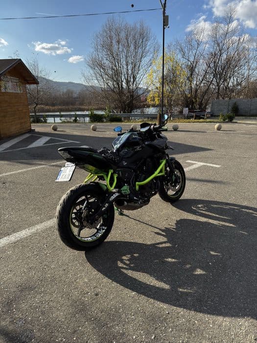 Motocicleta Kawasaki Z650 2024