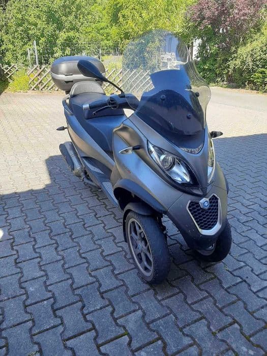 Vind Piaggio mp3 500 .an fab. 2018..km.8000.cauciucuri ,fața spate noi