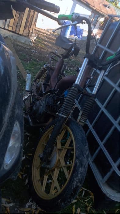 De vânzare toate trei