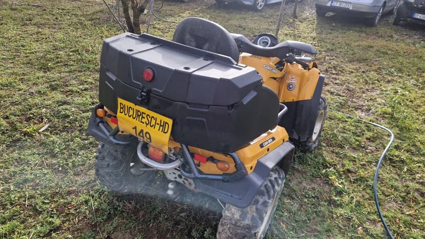 Vând can am puțin avariat