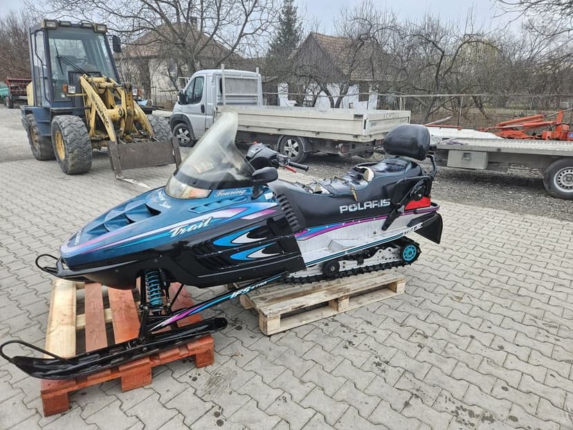 Snowmobil Polaris RMK 800