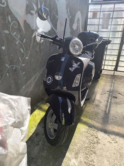 Burgman AN 650 maxiscooter/Vespa 250 gts