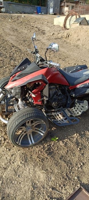 Vînd ATV 250cc prețul este Neg.