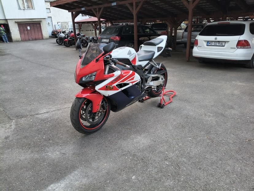 Honda. CBR 1000 rr Fireblade SC57 Raritate